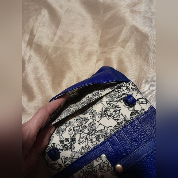 Vera Bradley wallet leather. - Picture 8 of 13
